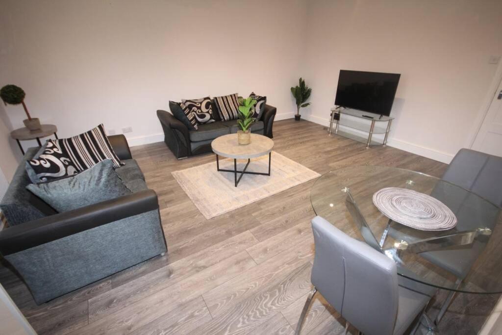 Great West Road Apartments Flat D London Luaran gambar