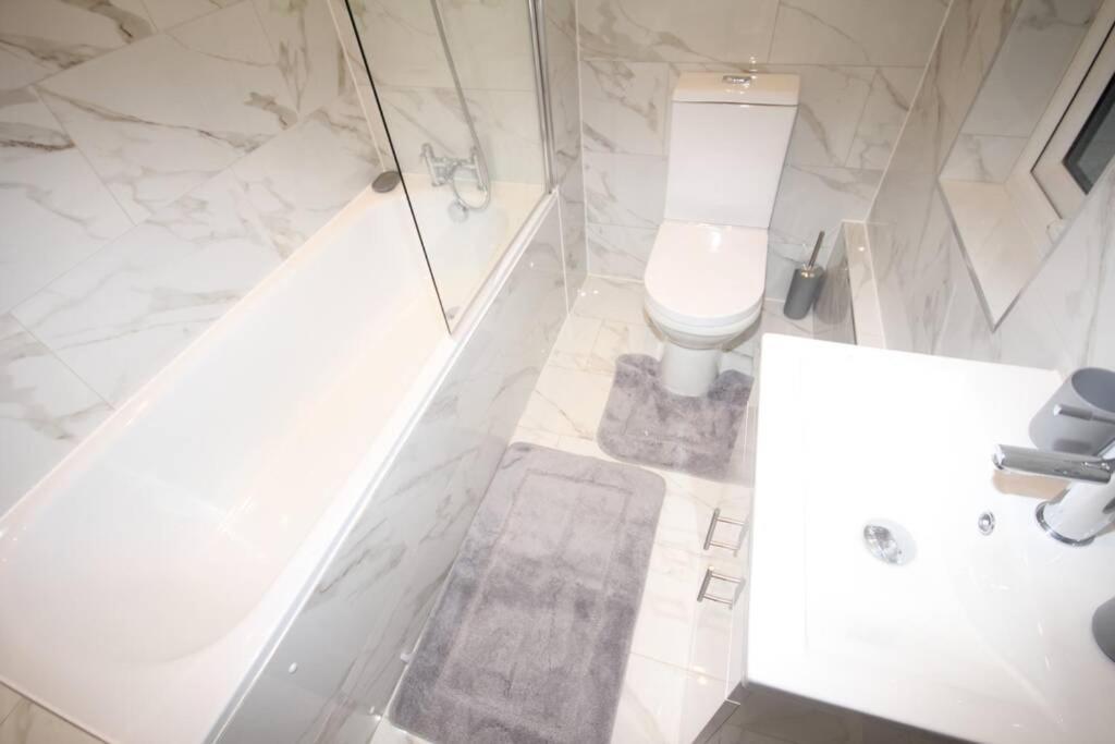 Great West Road Apartments Flat D London Luaran gambar